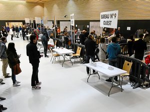 DOSSIER. Municipales 2026 : les maires de l'Aveyron face au poids de l'administratif : "On a l'impression qu'il n'y a jamais assez de paperasse"