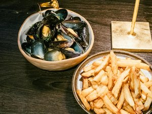 Le "moules-frites" devient une spécialité aveyronnaise : l'institution belge Chez Léon rachetée par le groupe Joulie