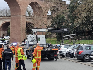 La terrasse d'un immeuble s'effondre dans cette ville d'Occitanie, les habitants d'une rue et un parking évacués par précaution