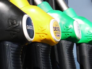 Quelle est cette enseigne de la grande distribution qui relance une opération de carburant à prix coûtant en février ?