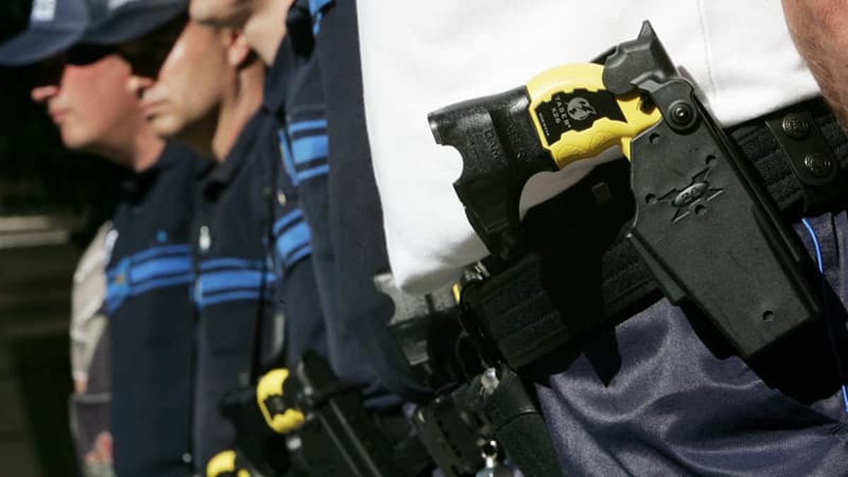 ロデーズの武装狂、テーザー銃３発発射：法廷で称賛される警察の冷静さ