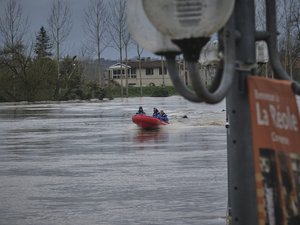 Tempête Pedro : ils font du canoë dans un département en vigilance rouge, un homme toujours porté disparu