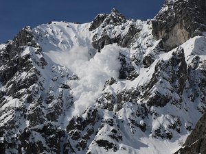 Un "millefeuille instable" : 28 morts dans les Alpes en quelques jours à cause des avalanches, comment l'expliquer ?