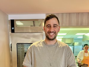 Va-t-il détrôner l'aligot sur l'Aubrac ? À table avec le champion du monde du cassoulet dans cette commune de l'Aveyron