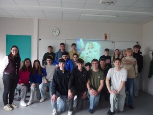 Comment vont faire ces lycéens de l'Aveyron pour mener une expérience avec l'astronaute Sophie Adenot alors qu'elle est déjà dans l'espace ?