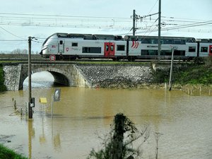 CARTES. Logements inondés, personnes évacuées, transports interrompus, après 37 jours de pluie consécutifs, trois départements maintenus en vigilance rouge, deux repassent en orange