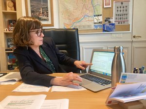 Municipales 2026 à Millau : chiffres, promesses, accusations... La gestion de la dette, point de tension entre Emmanuelle Gazel et Christophe Saint-Pierre