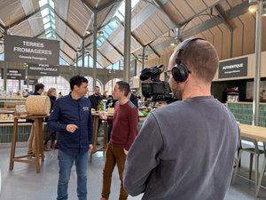 "On a très bien mangé, c'est dingue !" : en Aveyron, trois jours de tournage gourmands pour Le Paris d'Alexis