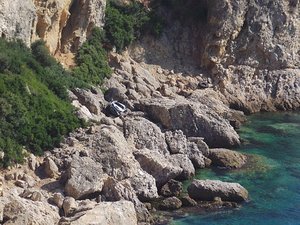 Il jette sa voiture de la falaise pour toucher gros avec l'assurance : après enquête, il ne recevra pas un centime