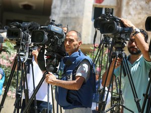 Tués par des tirs ou des frappes voire assassinés, un nombre record de 129 journalistes tués en 2025, dont les deux tiers par Israël