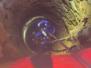 Sur la piste des yakuzas ? Des gendarmes plongeurs d'Occitanie récupèrent trois sabres japonais dans un puits tout en sauvant un chat