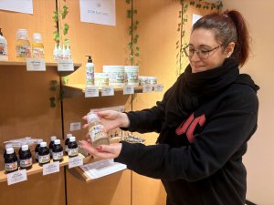 "Mon approche complète la médecine vétérinaire" : une boutique dédiée au bien-être animal voit le jour dans cette ville de l'Aveyron