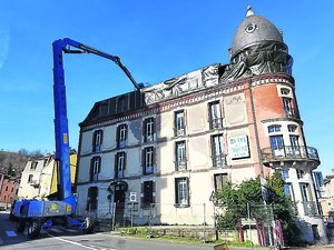 L'image du jour : intervention sur le toit de ce bâtiment emblématique de l'Aveyron pour le protéger des intempéries