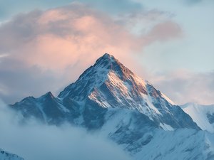 "Leur survie tient du miracle" : un couple de randonneurs chute lourdement et glisse à 2 000 m d'altitude, ils n'avaient ni skis ni raquettes