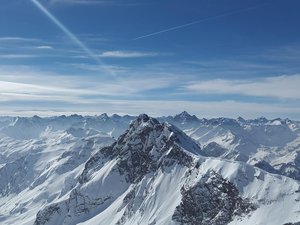 Un randonneur pense entendre des coulées d'avalanche, pris de panique après avoir bivouaqué, il appelle les secours pour venir le chercher