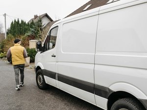 Le frein à main du fourgon lâche, il dévale la pente et se retrouve sur la voie ferrée entre Lozère et Aveyron