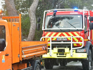Le véhicule des pompiers victime d'un accident sur la route d'une intervention, deux blessés dont un grave