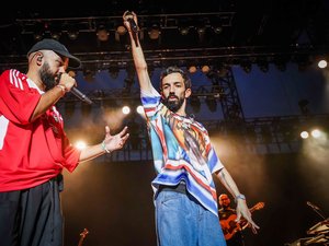 "On entend parfois des bruits de missiles mais on se sait en sécurité quand même" : après avoir tourné un clip au Népal, les Toulousains Bigflo et Oli bloqués à Dubaï