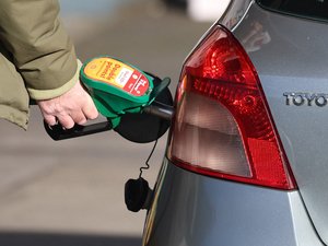 Guerre en Iran : qu'est-ce que le détroit d'Ormuz, ce point névralgique maritime pour le commerce du pétrole et du gaz naturel liquéfié, et quel impact sur les prix à la pompe ?