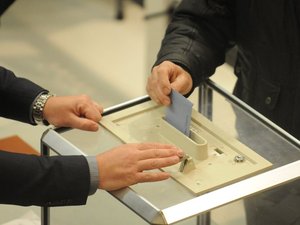 Municipales 2026 : unis dans la vie mais adversaires lors des élections, ils se présentent sur deux listes concurrentes