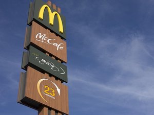 Une femme découverte morte dans les toilettes d'un McDonald's : elle s'y serait donné la mort la veille au soir
