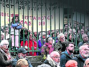 Le dernier psychiatre de cet hôpital de l'Aveyron part à la retraite : 600 manifestants pour sauver un service en danger