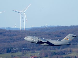 Guerre en Iran : pourquoi la France a-t-elle autorisé des avions américains dans cette base militaire des Bouches-du-Rhône ?