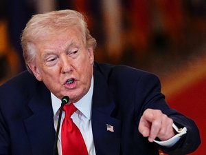 Après le Venezuela et l'Iran, Cuba ? Donald Trump assure que l'île qu'il est en train d'asphyxier économiquement "vit ses derniers moments"