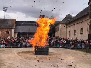 Un cortège animé et coloré a déambulé dans les rues de Rodez pour célébrer et brûler ce pirate de Mr Carnaval