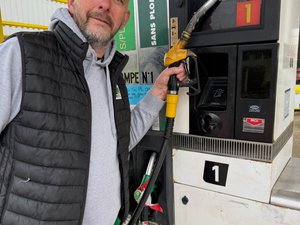 ENTRETIEN. Prix du carburant : "Je crois que je suis l'un des moins chers de France !", ce pompiste aveyronnais dénonce la "spéculation" de nombreuses stations-service