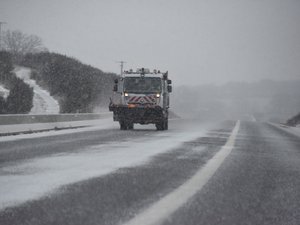 "Des chutes possibles dès 300 mètres" : voici où la neige va faire son retour en France ce week-end à basse altitude
