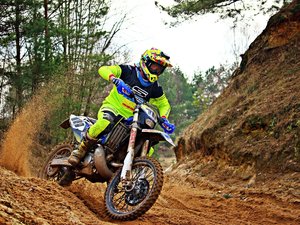 Un motard blessé dans un accident sur une piste lors d'une sortie enduro dans le Sud-Aveyron