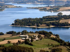 Menacés par la loi Littoral, les mobil-homes installés autour du lac de Pareloup pourront rester sur place