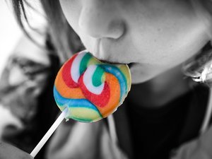 VIDÉO. C'est quoi la méthode de Heimlich, qui a permis à des policiers de sauver une fillette qui avait avalé une sucette entière ?