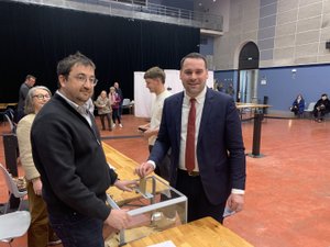 Municipales 2026 : à Saint-Affrique, le maire sortant Sébastien David (39,68 %) largement battu par Clément Carles (60,32 %)