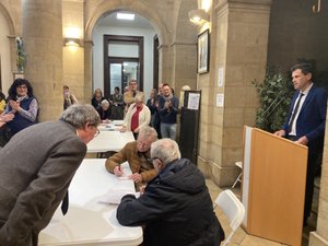 Municipales 2026 : "Je suis heureux, la campagne a été rude", à Espalion, le maire sortant Éric Picard réélu pour un troisième mandat avec "le même score qu'en 2020"