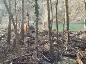 Nettoyage des berges du Tarn après les crues de février en Aveyron : 400 m³ de bois collectés mis gratuitement à disposition des habitants