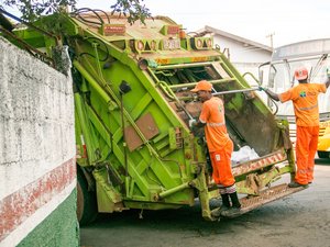 VIDÉO. En pleine tournée de ramassage des ordures ménagères, un éboueur découvre une surprise de taille au moment de vider la poubelle