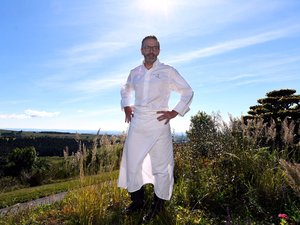 "Les clients choisissent de venir chez nous alors qu'on est au fond de l'Aubrac, c'est notre plus belle récompense" : Sébastien Bras se confie après la perte de la deuxième étoile au Michelin