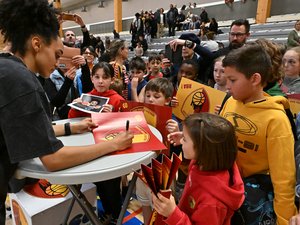 Basket-ball : la Ruthénoise Leïla Lacan décorée de l'ordre national du Mérite devant sa relève