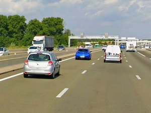 La jeune maman fait un malaise au volant et traverse les voies d'une autoroute d'Occitanie, voici comment elle et son bébé s'en sortent