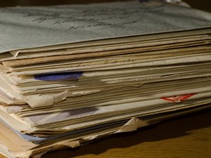 Le facteur intérimaire se débarrassait de lettres destinées aux habitants d'une même commune, plus de 500 courriers découverts dans la forêt