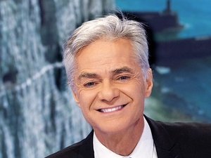 Impressions des bulletins de vote, avions de chasse et hôtel pour chats au menu du Grand JT des territoires