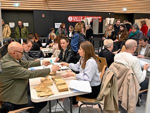 DIRECT. Municipales 2026 - Second tour : les électeurs de retour aux urnes ce dimanche 22 mars pour élire leur maire dans un scrutin à suspense, suivez la journée avec nous