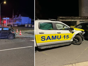 Toute sirène hurlante, le véhicule du Samu grille un feu rouge et percute une puis deux voitures, l'équipe médicale finit à l'hôpital