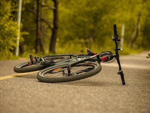Mauvaise chute à vélo sur la route : trois cyclistes pris en charge par les pompiers de l'Aveyron