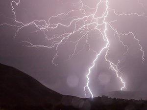 CARTE. Météo : orages et pluies, un temps agité au sud-est ce dimanche, huit départements en vigilance jaune dont trois d'Occitanie