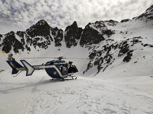 Deux randonneuses chutent en même temps dans le même département, pour leur venir en aide il a finalement fallu... trois hélicoptères