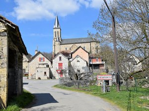 Affaire des disparus de l'Aveyron : les corps d'Audrey et d'Angela retrouvés au Portugal, le maire de Vailhourles se dit "effondré et en colère"