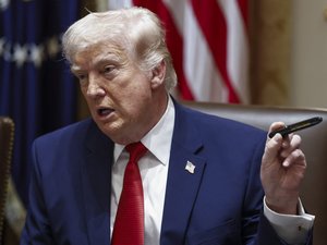 C'est quoi le "Save America act", cette loi que veut adopter immédiatement Donald Trump et qui risque de priver 21 millions de citoyens de droit de vote ?